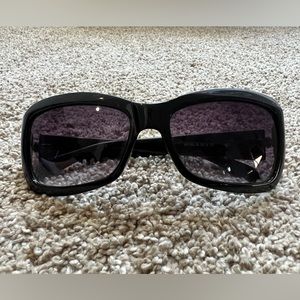 Black rounded square sunglasses